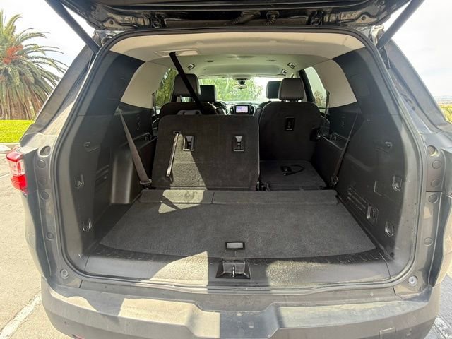 Used 2021 Chevrolet Traverse LT w/ LT Premium Package FWD image 32