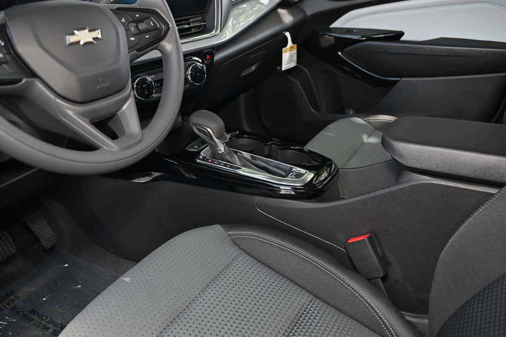 New 2026 Chevrolet Trax LT w/ LPO, Blackout Package FWD image 28