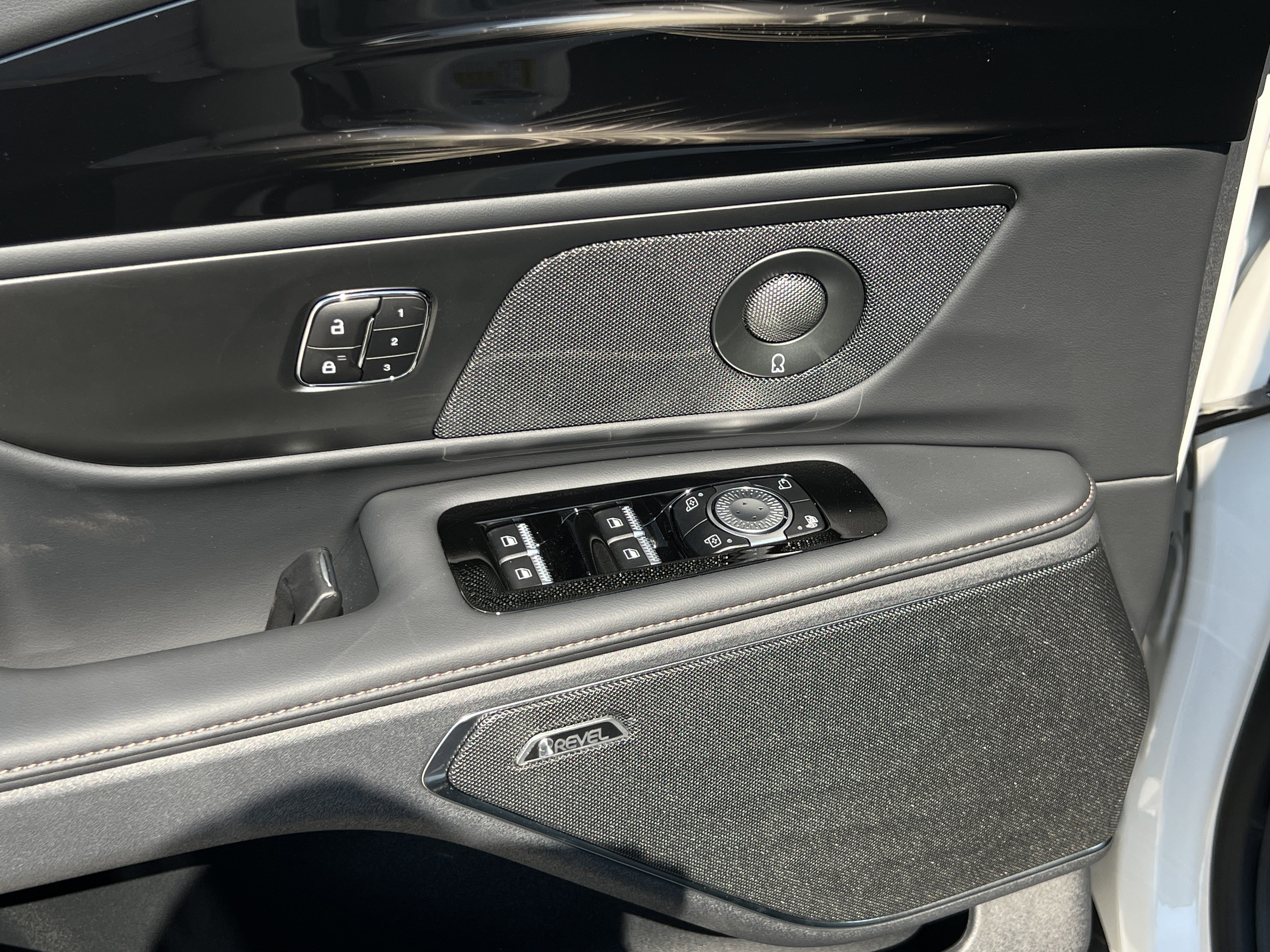 New 2025 Lincoln Nautilus Premier w/ Equipment Group 102A image 26