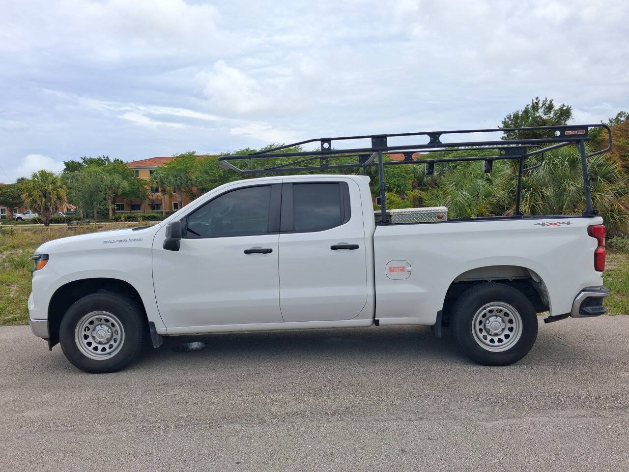 Used 2023 Chevrolet Silverado 1500 W/T w/ Trailering Package AWD/4WD image 9