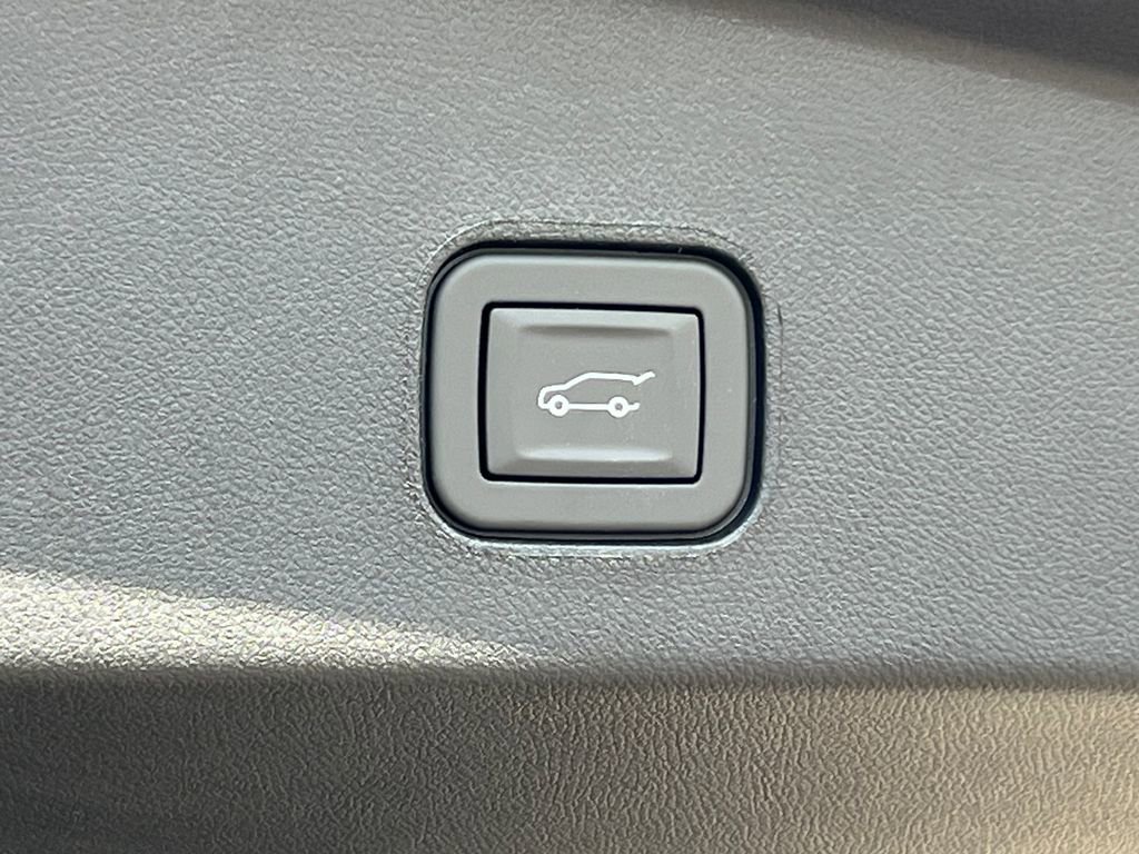 New 2026 Cadillac Lyriq V AWD/4WD image 38