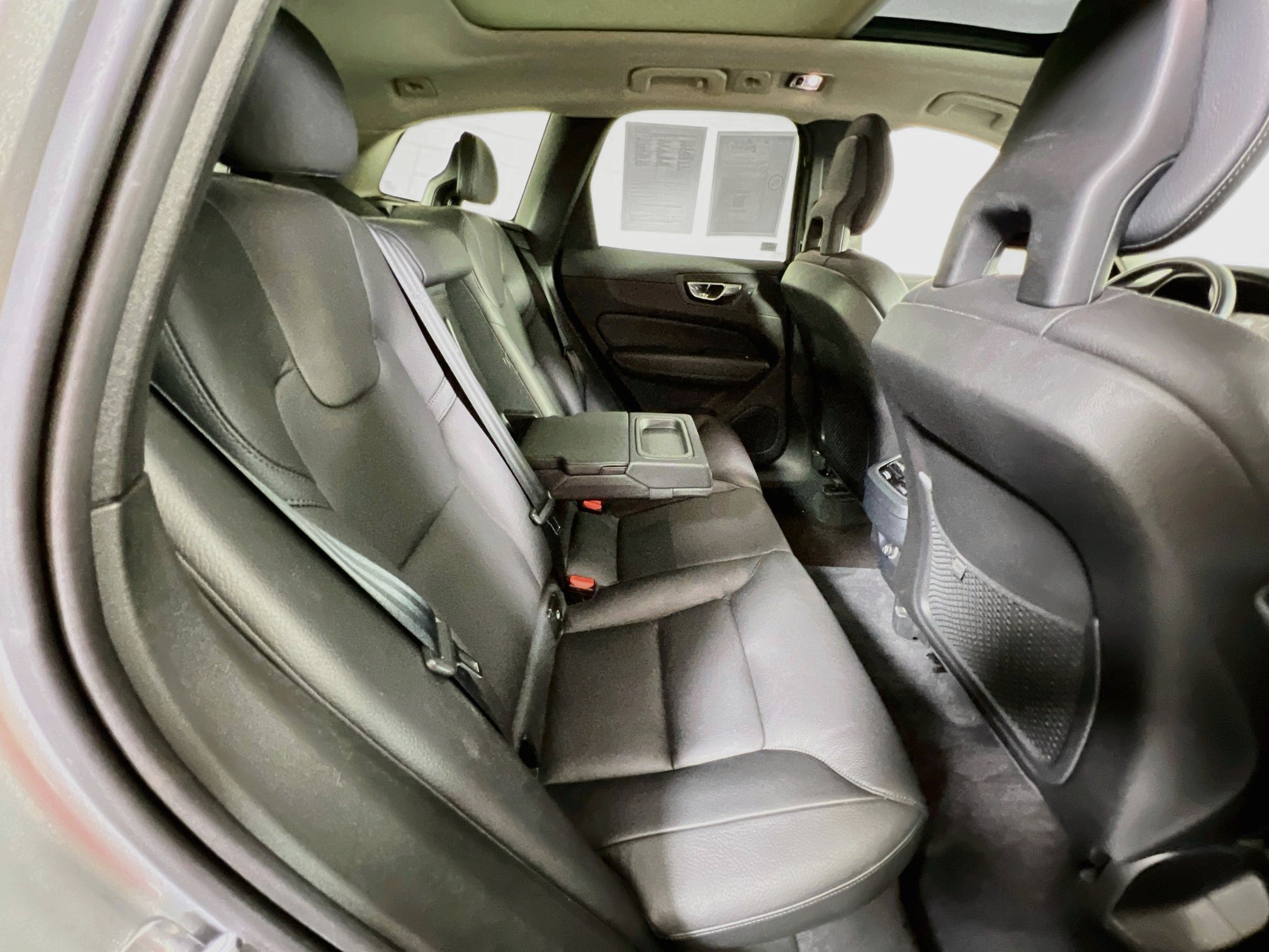Used 2018 Volvo XC60 T5 Inscription w/ Convenience Package AWD/4WD image 28