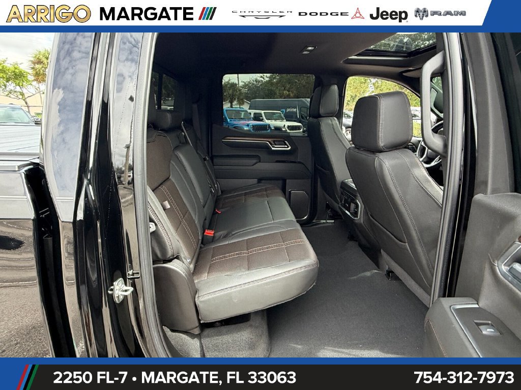 Used 2025 Chevrolet Silverado 1500 High Country w/ High Country Premium Package AWD/4WD image 17