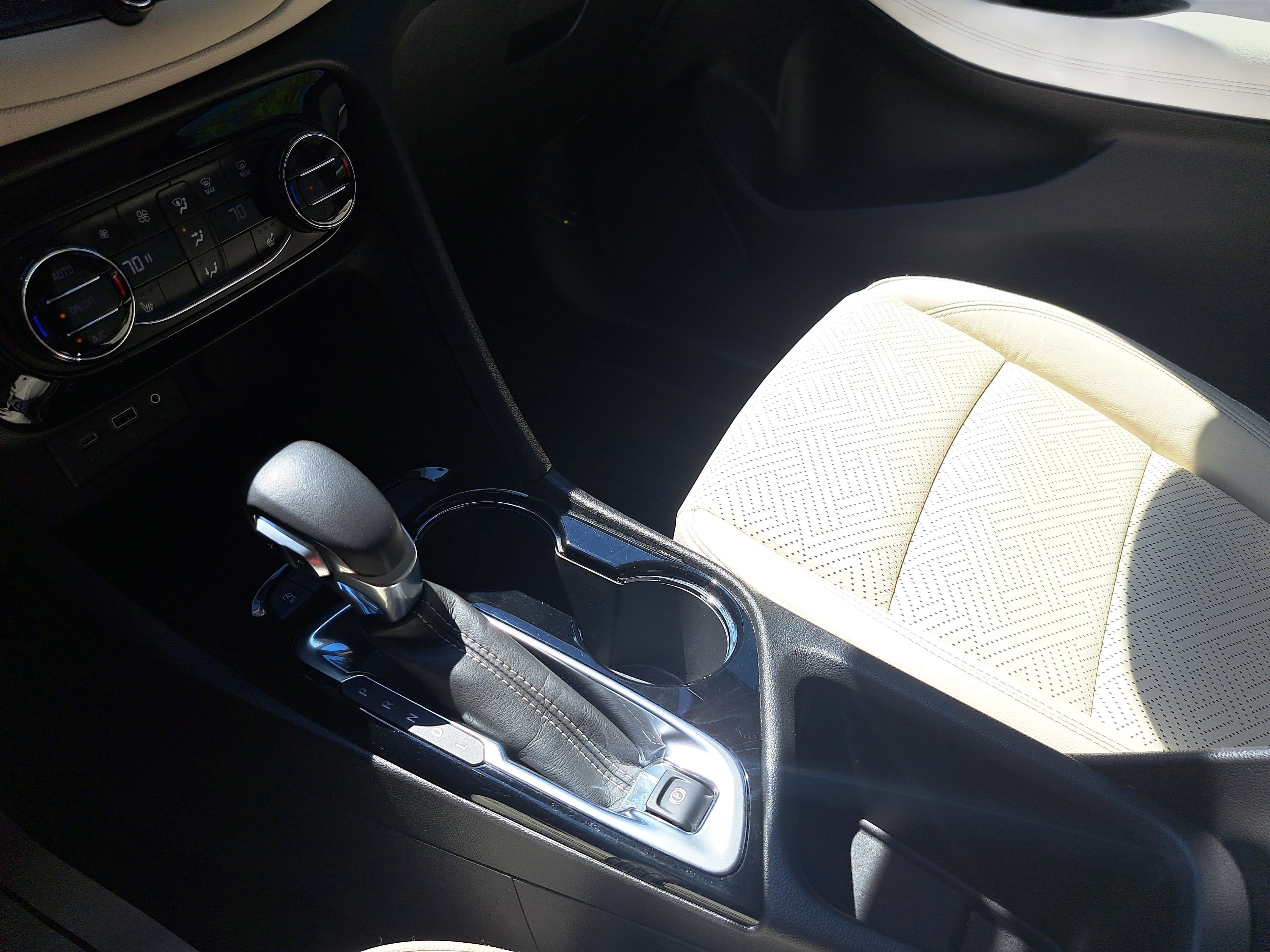 Used 2020 Buick Encore GX Essence w/ Sport Touring Package image 23