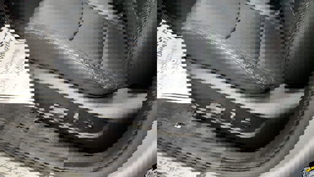 Used 2015 Hyundai Elantra Limited w/ Option Group 05 image 12