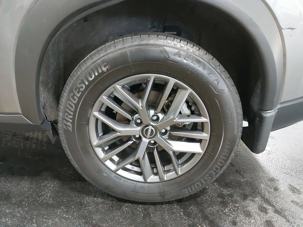 Used 2023 Nissan Rogue S image 32