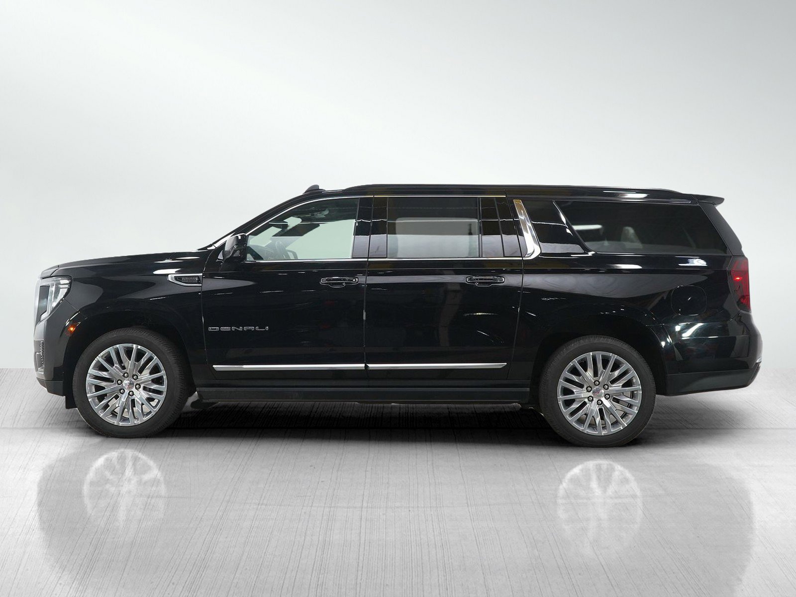 Used 2023 GMC Yukon XL Denali w/ Max Trailering Package image 2