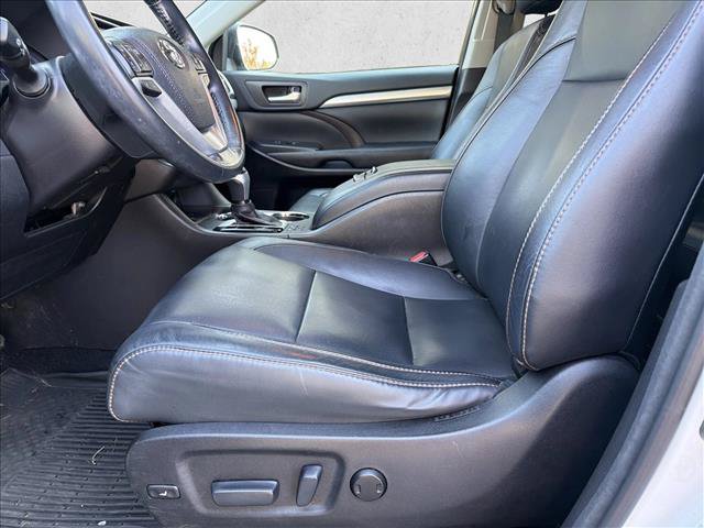 Used 2017 Toyota Highlander XLE AWD/4WD image 12