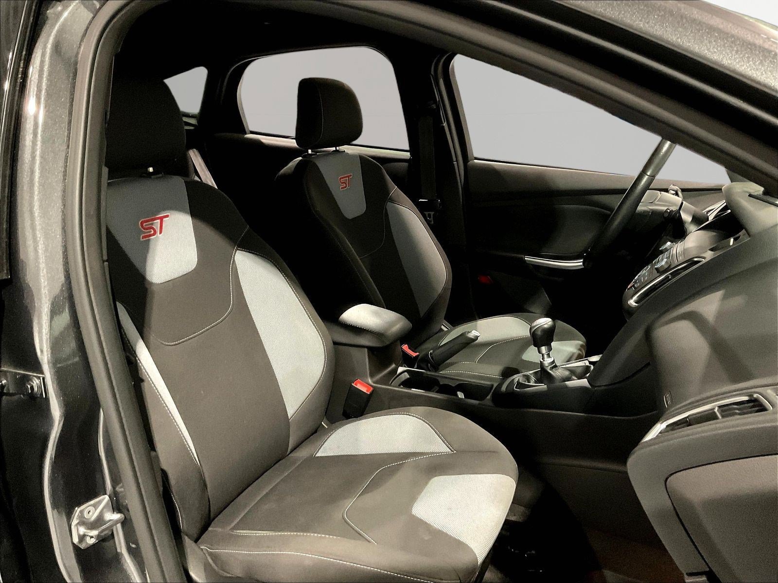 Used 2018 Ford Focus ST FWD image 27