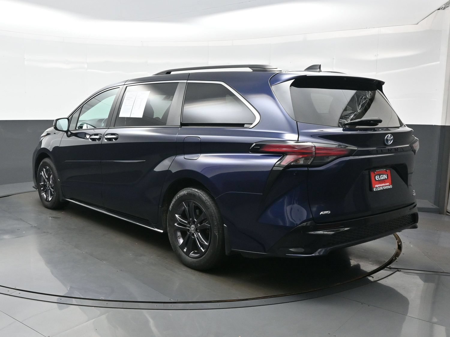 Used 2024 Toyota Sienna XSE AWD/4WD image 4