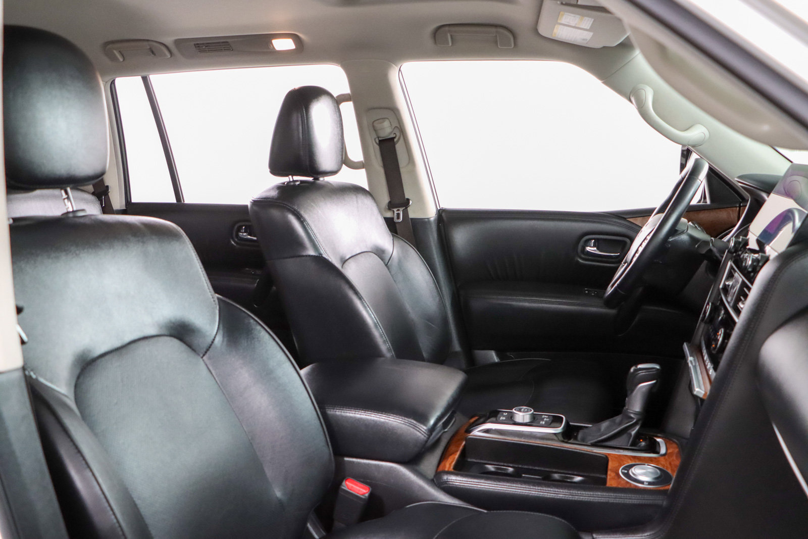 Used 2024 Nissan Armada SL w/ Captain's Chairs Package image 29