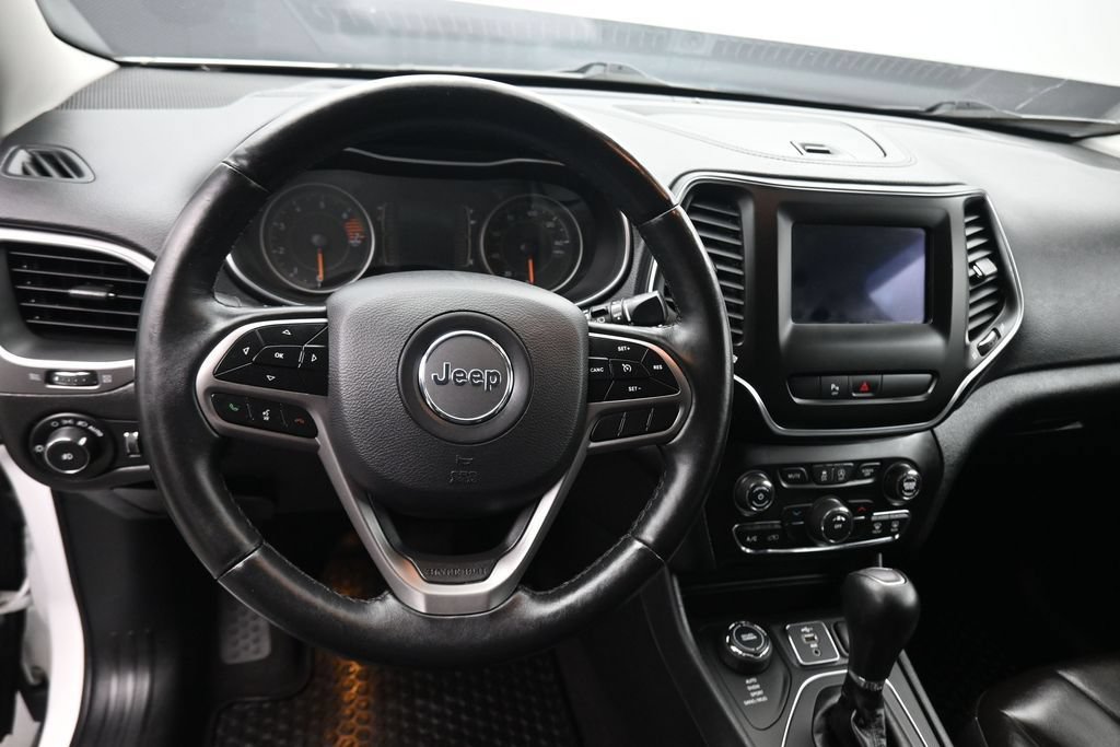 Used 2019 Jeep Cherokee Latitude Plus w/ Cold Weather Group AWD/4WD image 14