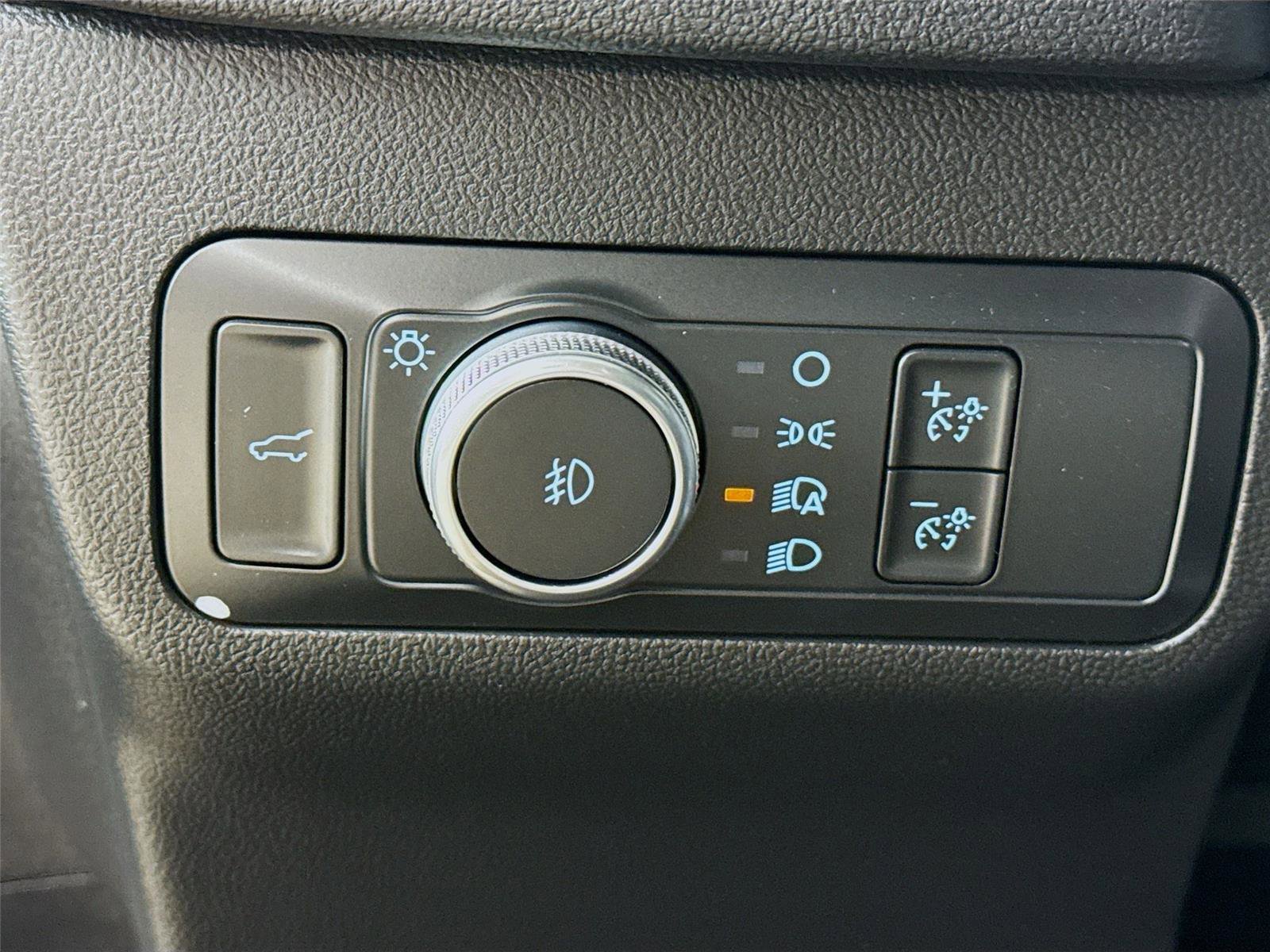 Used 2022 Ford Escape Titanium image 10