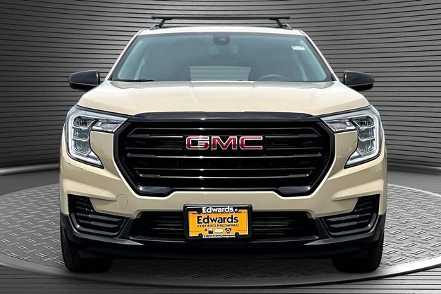 Used 2023 GMC Terrain SLE w/ Driver Convenience Package FWD image 2