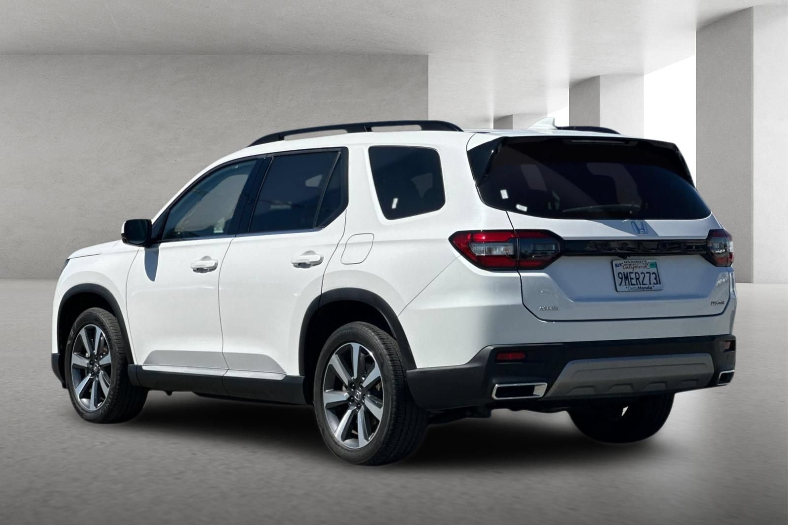 Certified 2025 Honda Pilot Touring image 6