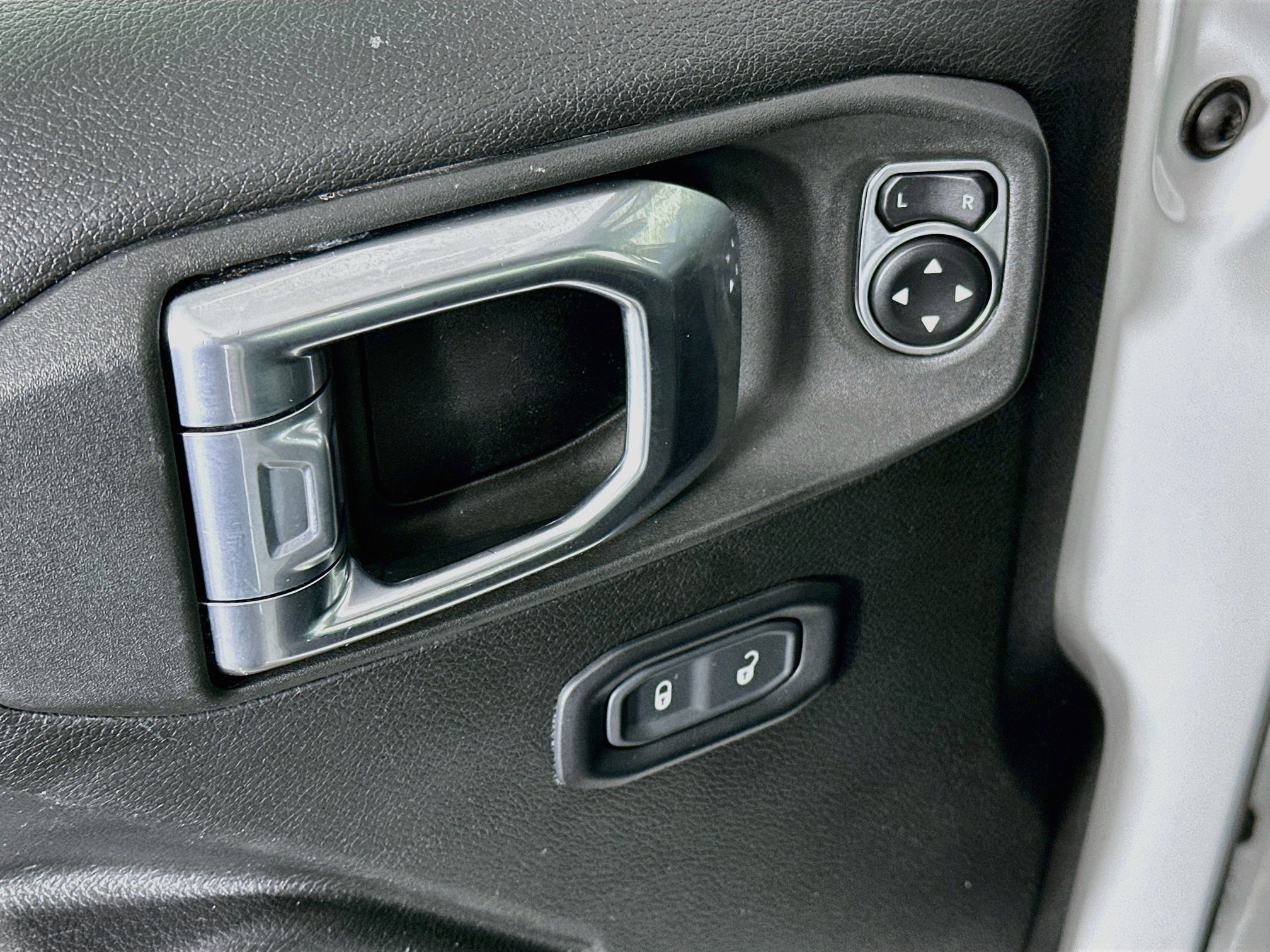 Used 2024 Jeep Wrangler Unlimited Rubicon 4xe AWD/4WD image 15