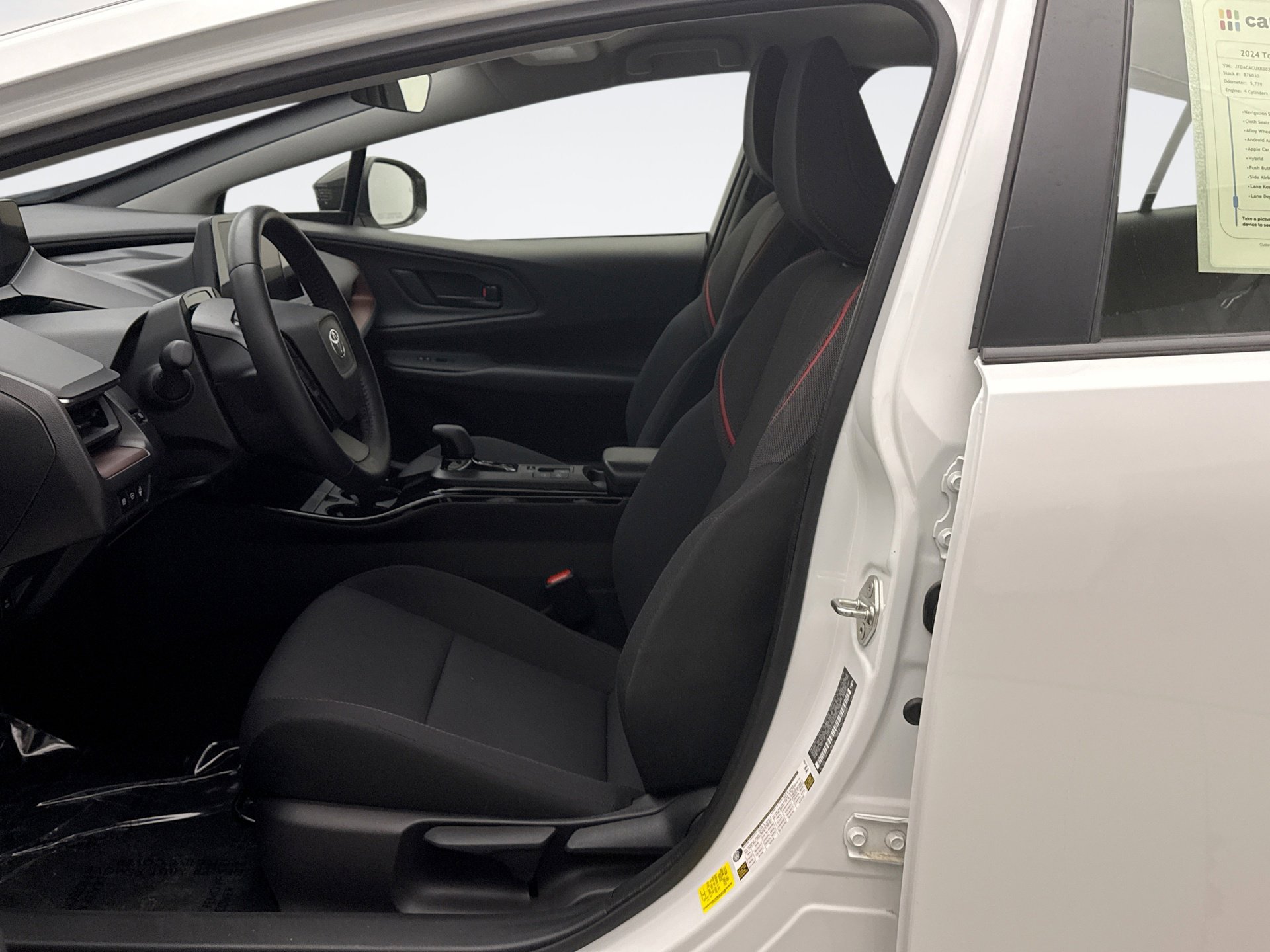 Used 2024 Toyota Prius Prime SE image 11