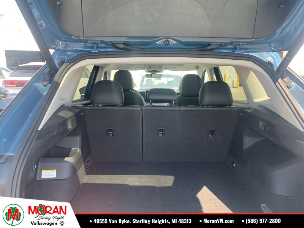 Used 2025 Volkswagen Tiguan SE w/ Panoramic Sunroof Package AWD/4WD image 4