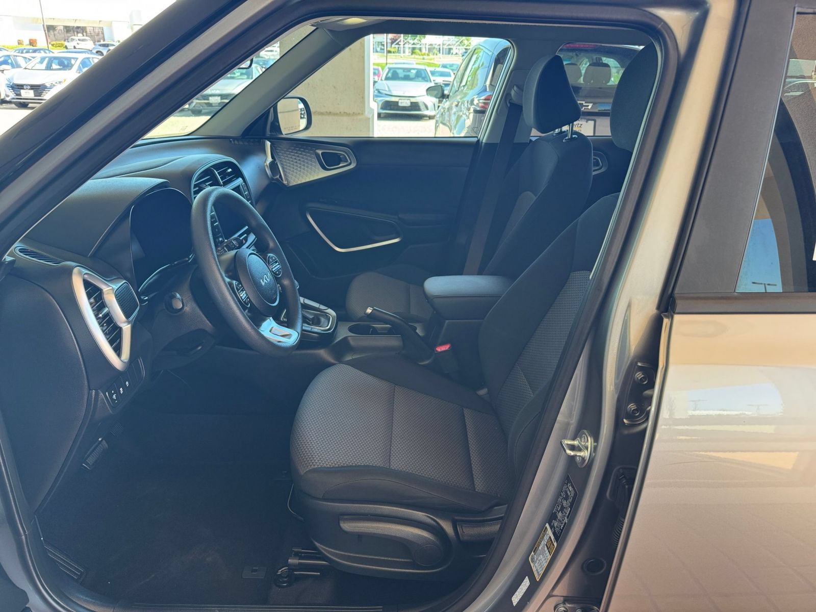 Used 2025 Kia Soul LX w/ LX Technology Package FWD image 27