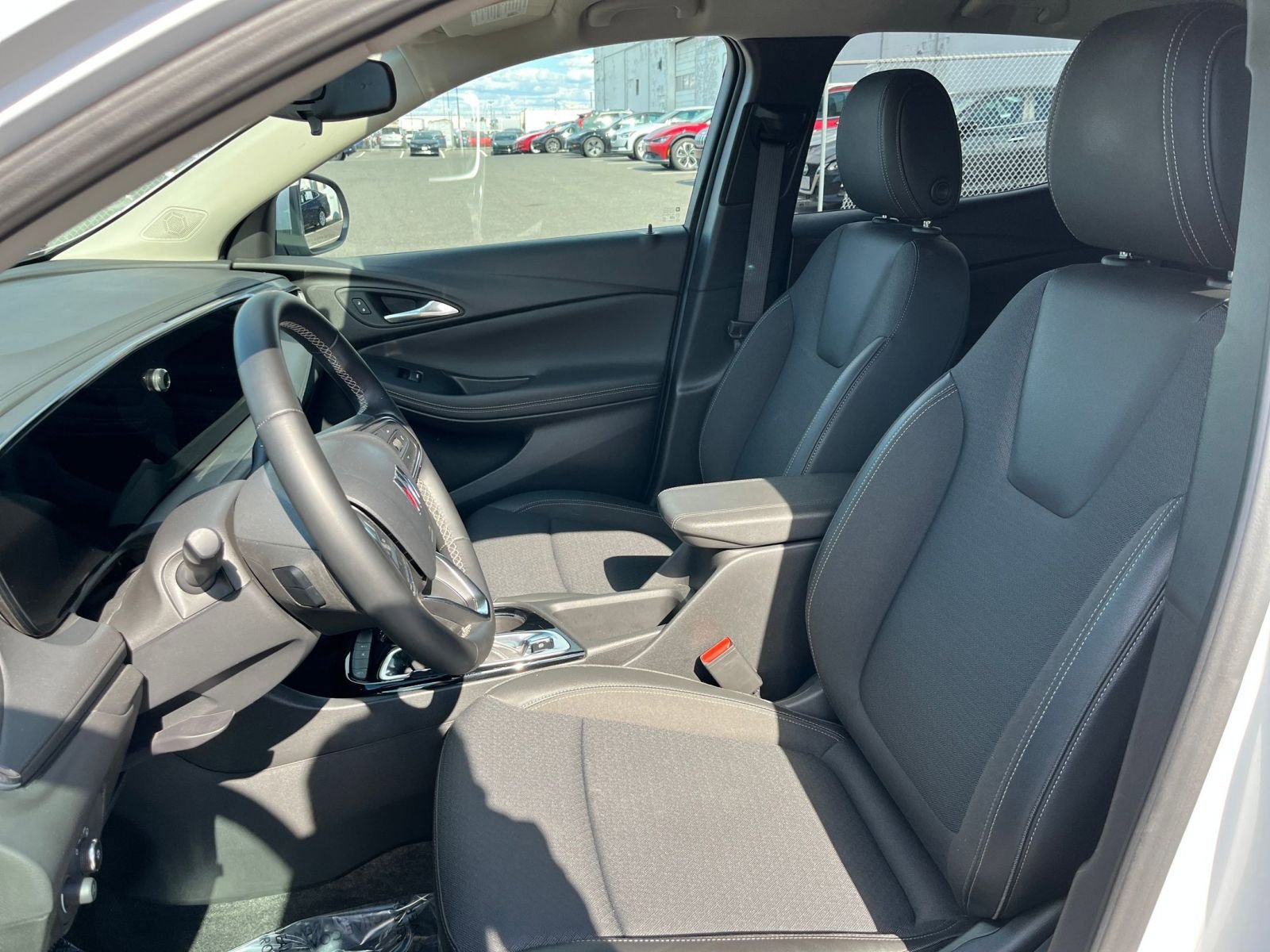 Used 2025 Buick Encore GX Preferred image 35