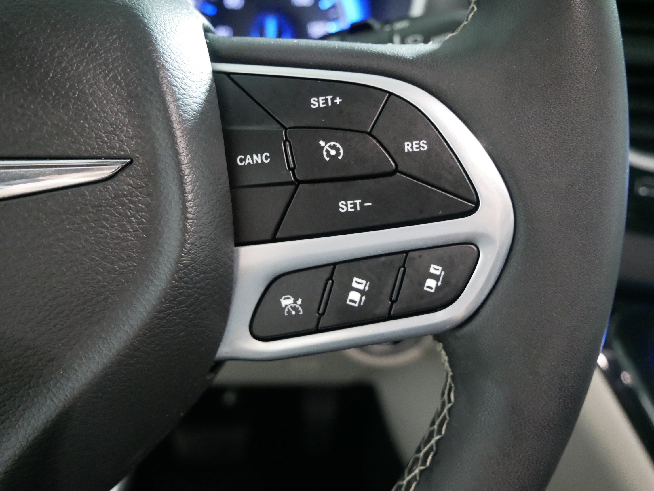 Used 2024 Chrysler Pacifica Touring-L image 28