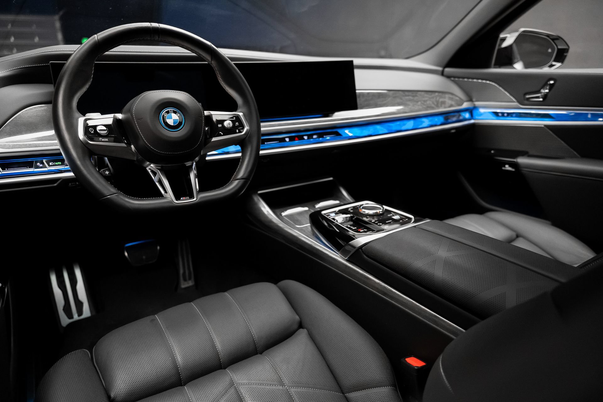 Used 2024 BMW i7 M70 AWD/4WD image 2