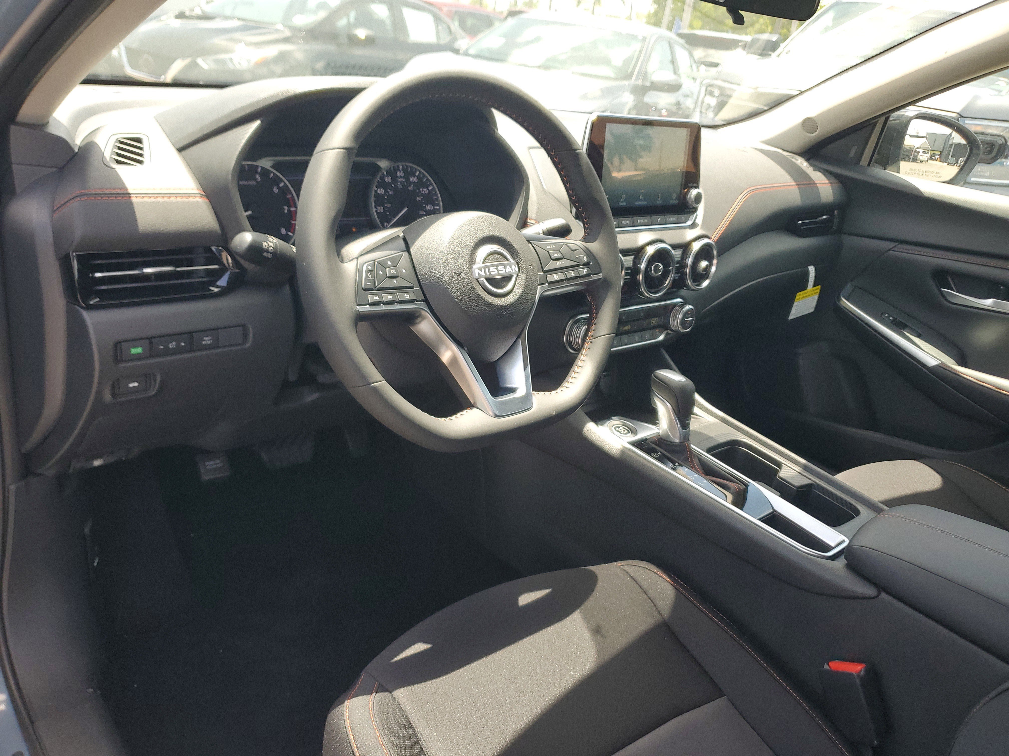 New 2025 Nissan Sentra SR w/ Midnight Edition FWD image 10