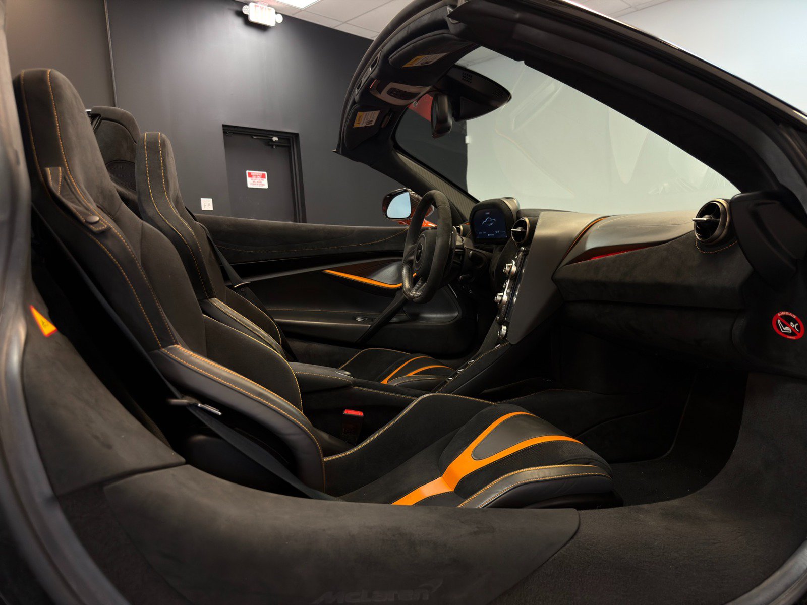 Used 2021 McLaren 720S Performance RWD image 24