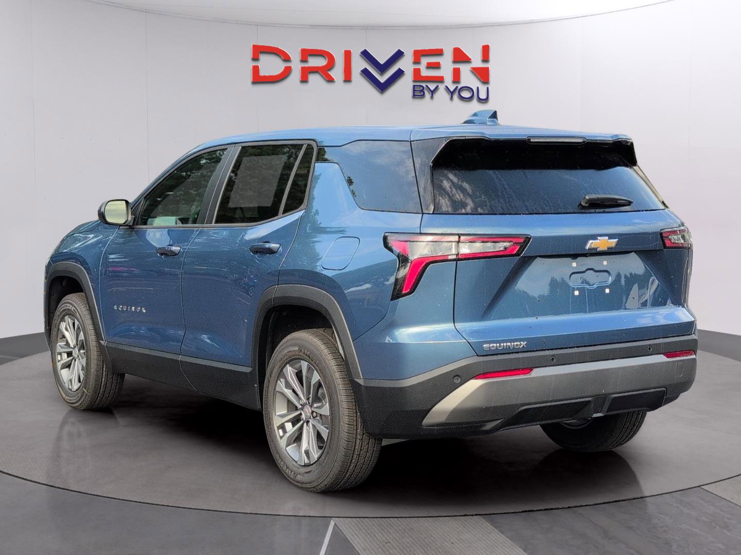New 2026 Chevrolet Equinox LT FWD image 3