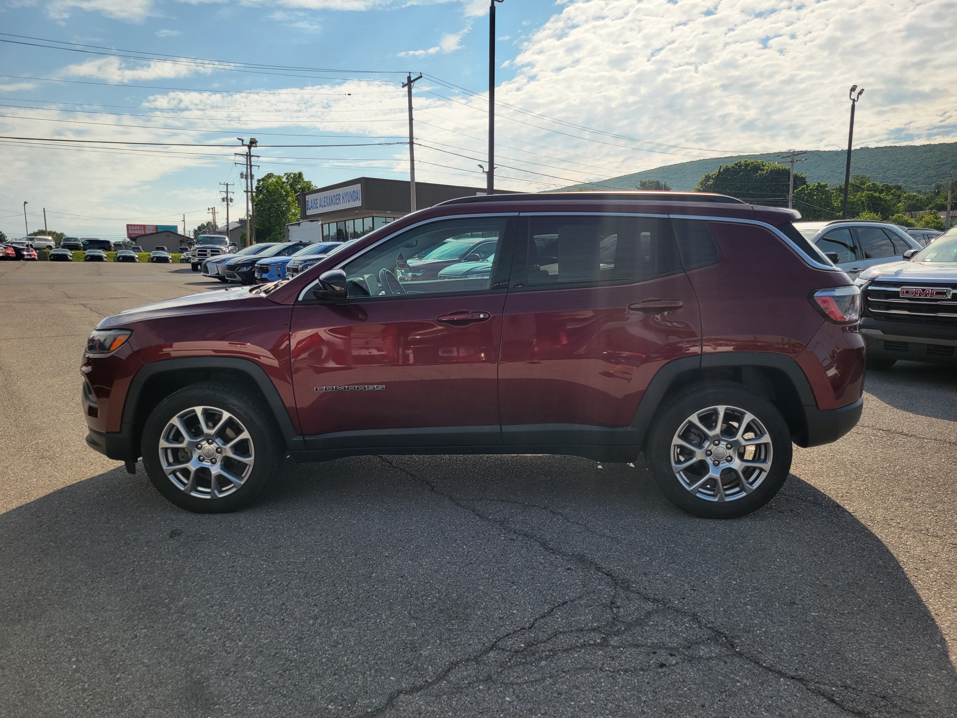 Used 2022 Jeep Compass Latitude AWD/4WD image 4