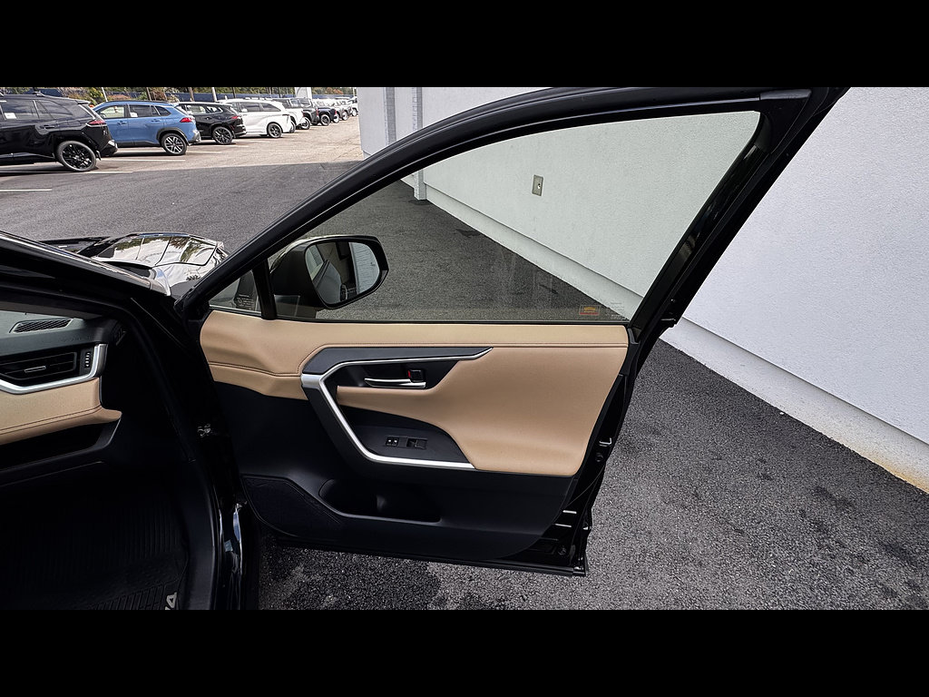 Used 2019 Toyota RAV4 Limited w/ Carpet Mat Package AWD/4WD image 28