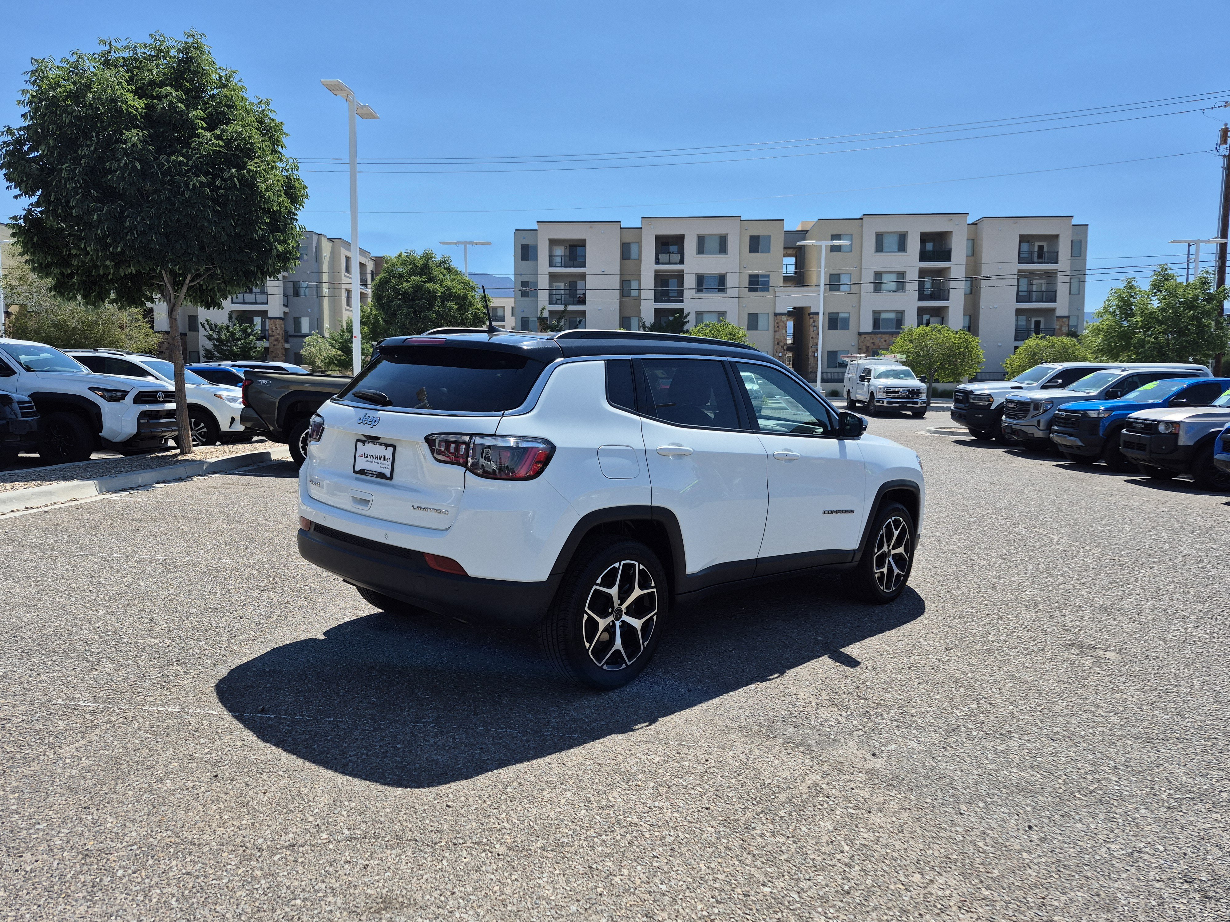 Used 2025 Jeep Compass Limited AWD/4WD image 5