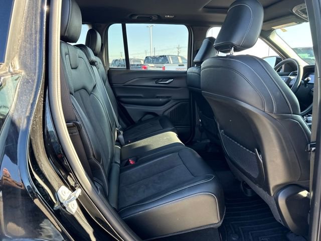 Used 2024 Jeep Grand Cherokee Altitude image 11