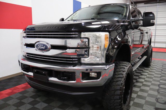 Used 2017 Ford F250 Lariat w/ Lariat Ultimate Package AWD/4WD image 3