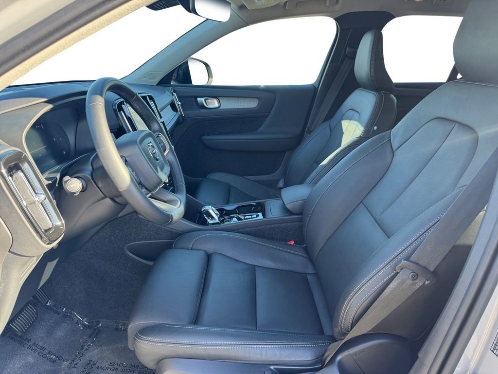 Certified 2025 Volvo XC40 B5 Plus image 11