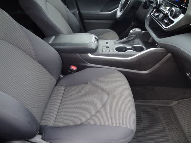Certified 2025 Toyota Highlander LE FWD image 16
