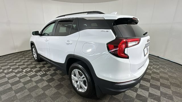 Used 2024 GMC Terrain SLE w/ Driver Convenience Package AWD/4WD image 4
