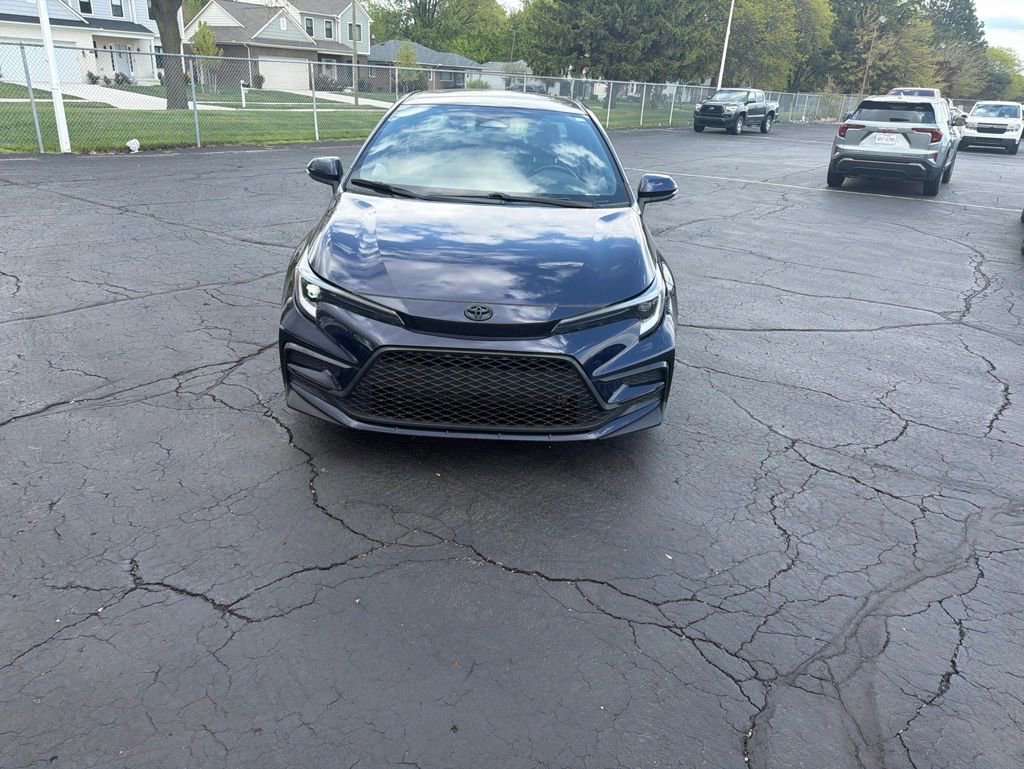 Used 2023 Toyota Corolla SE FWD image 3