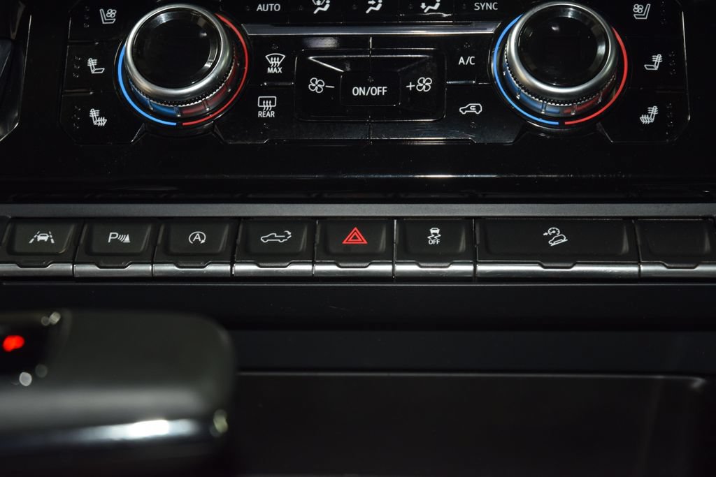Used 2023 GMC Sierra 1500 AT4 w/ AT4 Premium Package AWD/4WD image 32