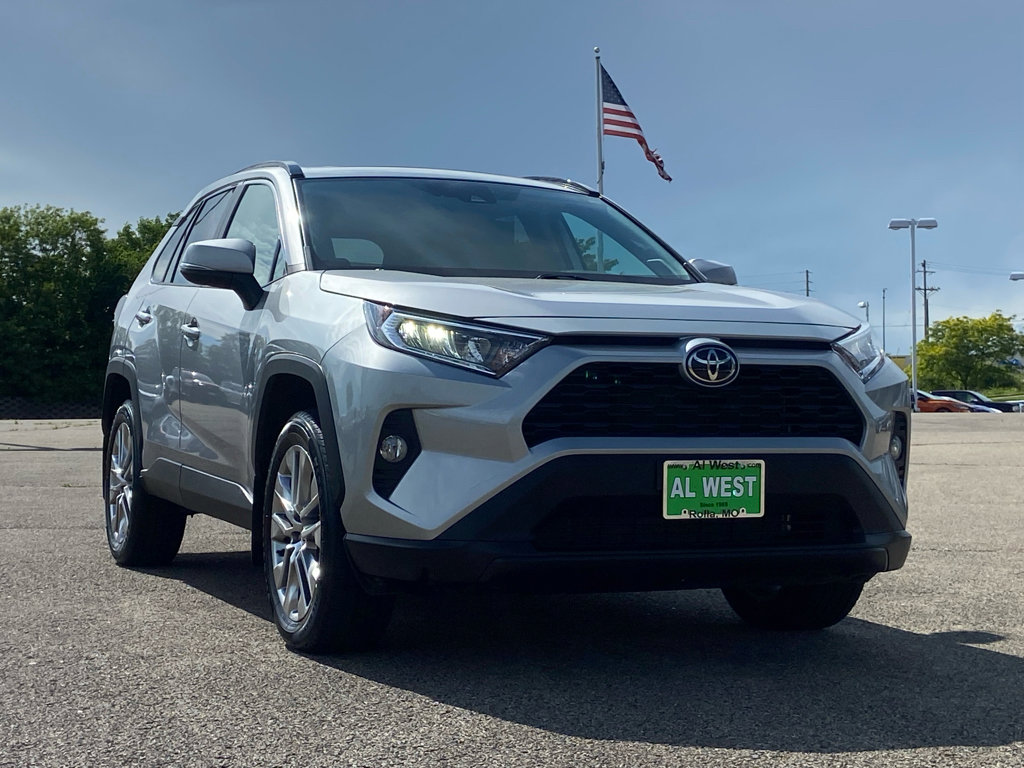 Used 2021 Toyota RAV4 XLE Premium AWD/4WD image 2