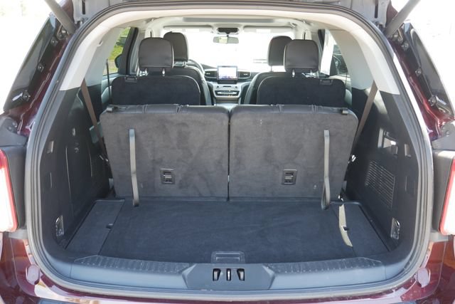 Used 2022 Ford Explorer XLT w/ Equipment Group 202A AWD/4WD image 11