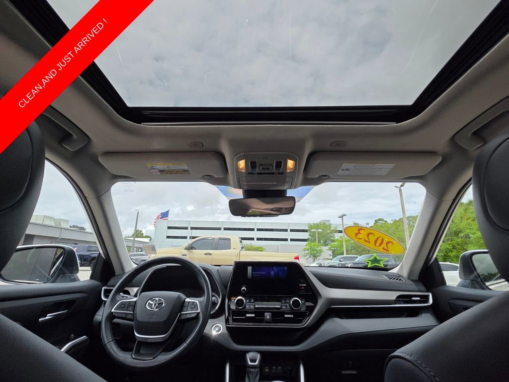Used 2023 Toyota Highlander XLE image 4