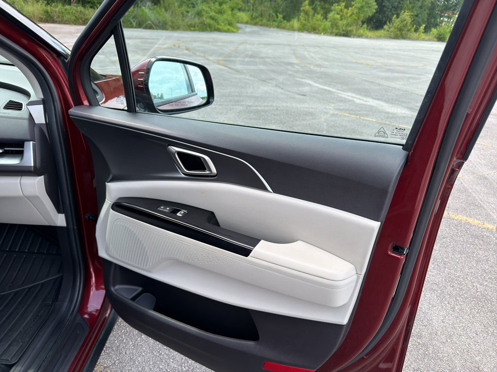 Used 2024 Kia Carnival LX FWD image 25