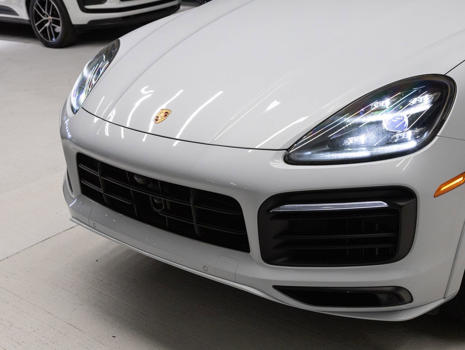 Certified 2023 Porsche Cayenne GTS AWD/4WD image 33