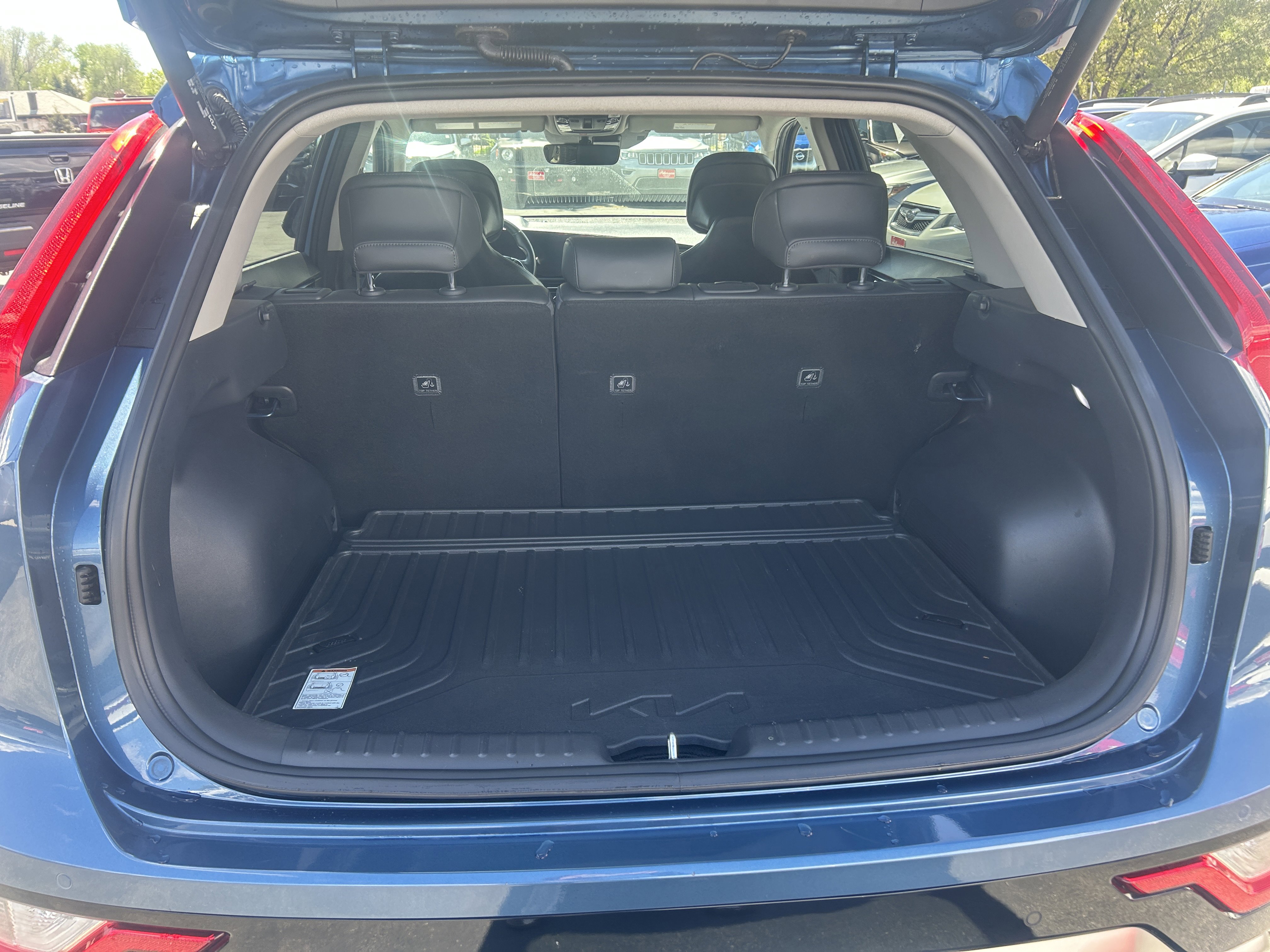 Used 2024 Kia Niro SX image 9