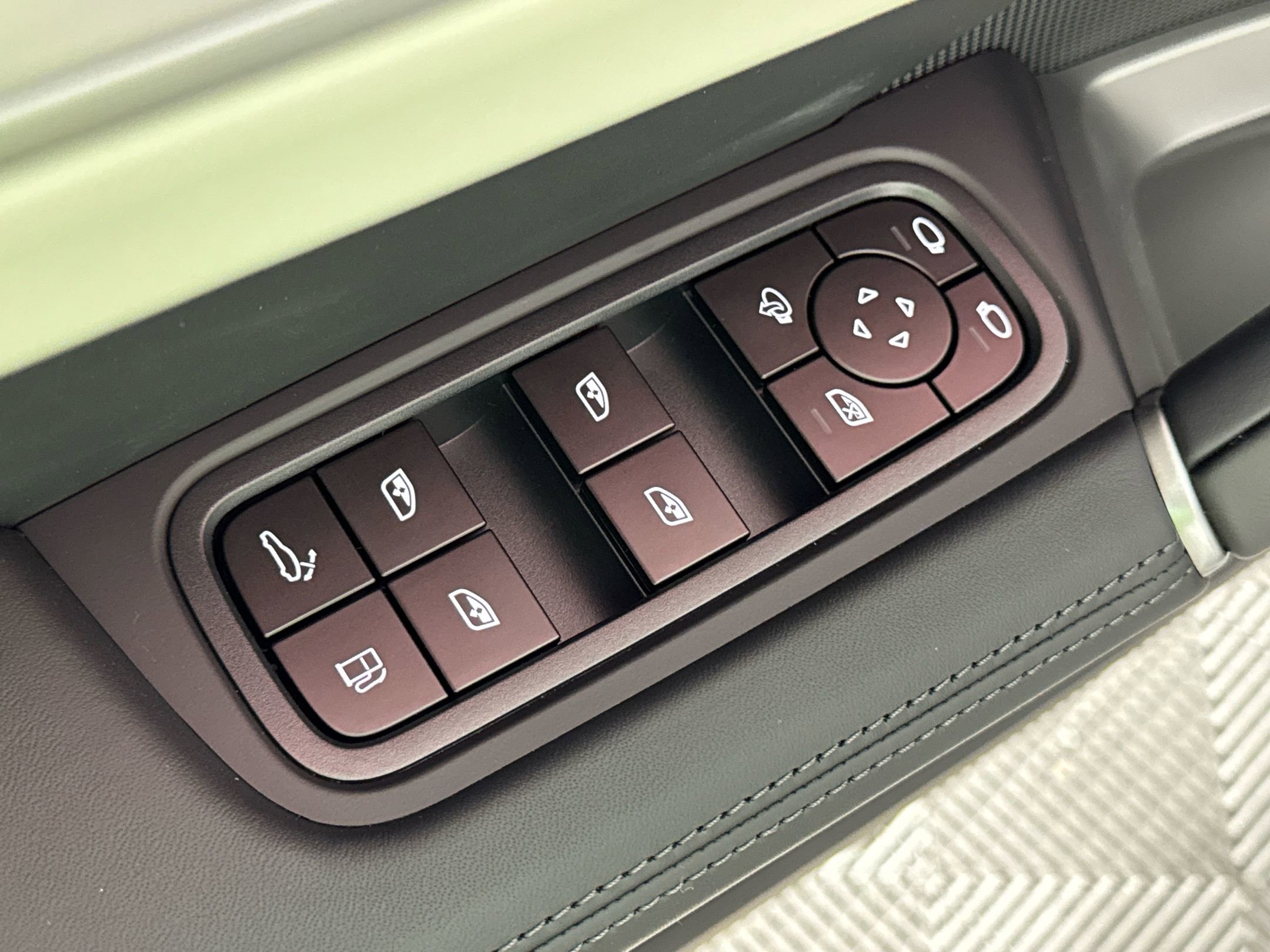 Used 2026 Porsche Cayenne S image 13