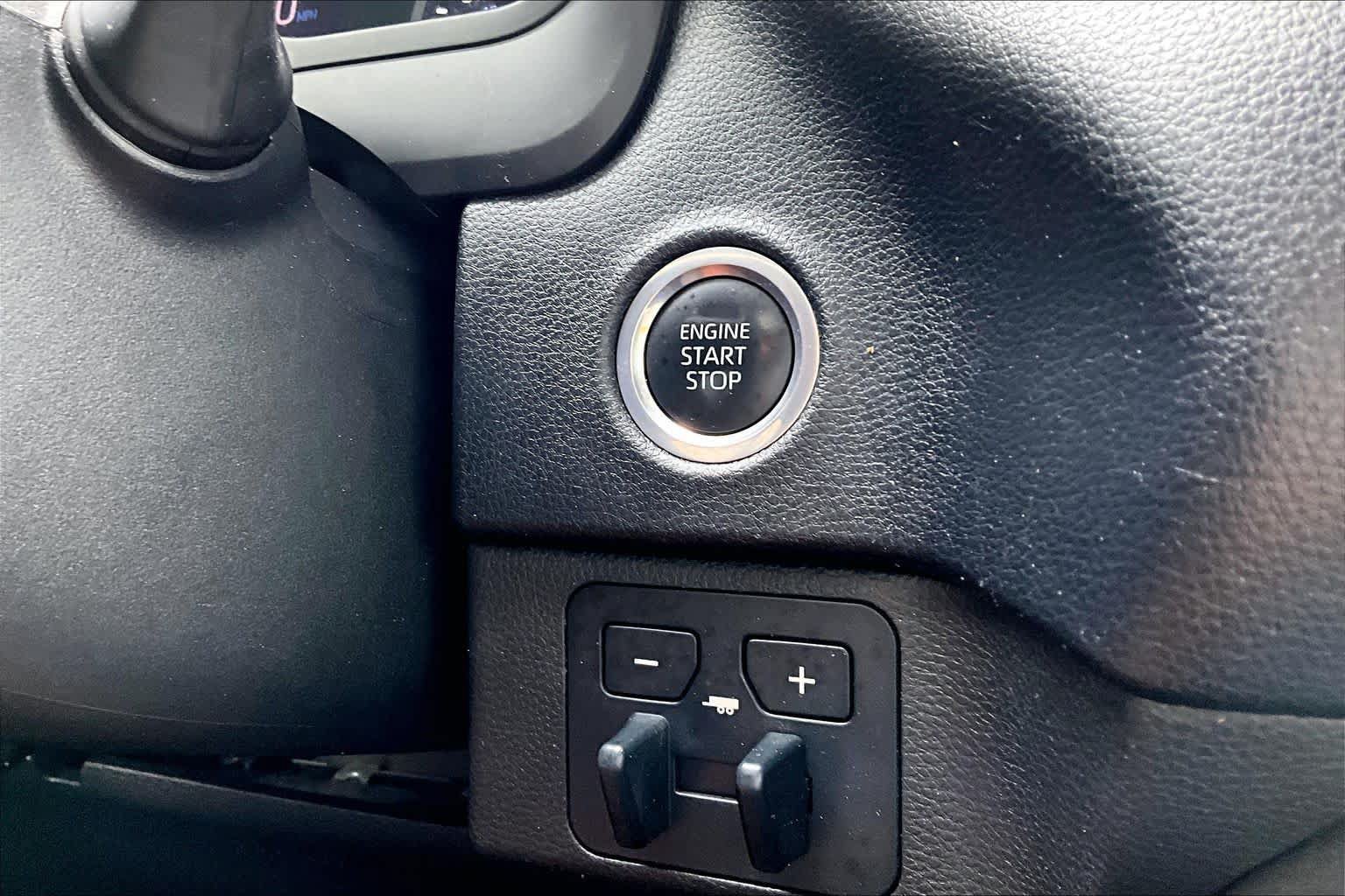 Used 2023 Toyota Tundra SR5 AWD/4WD image 31