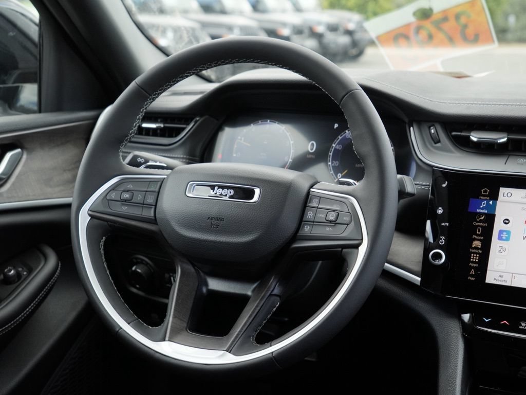 New 2026 Jeep Grand Cherokee Altitude AWD/4WD image 30