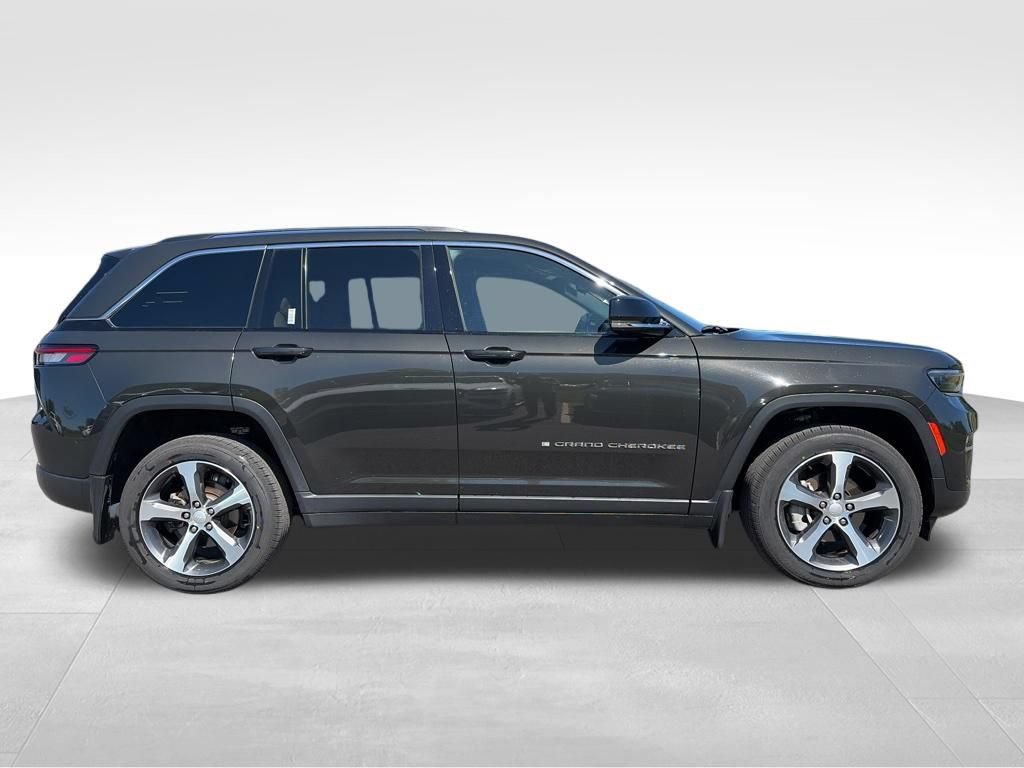 Used 2023 Jeep Grand Cherokee Limited w/ MOPAR Finishing Package AWD/4WD image 2