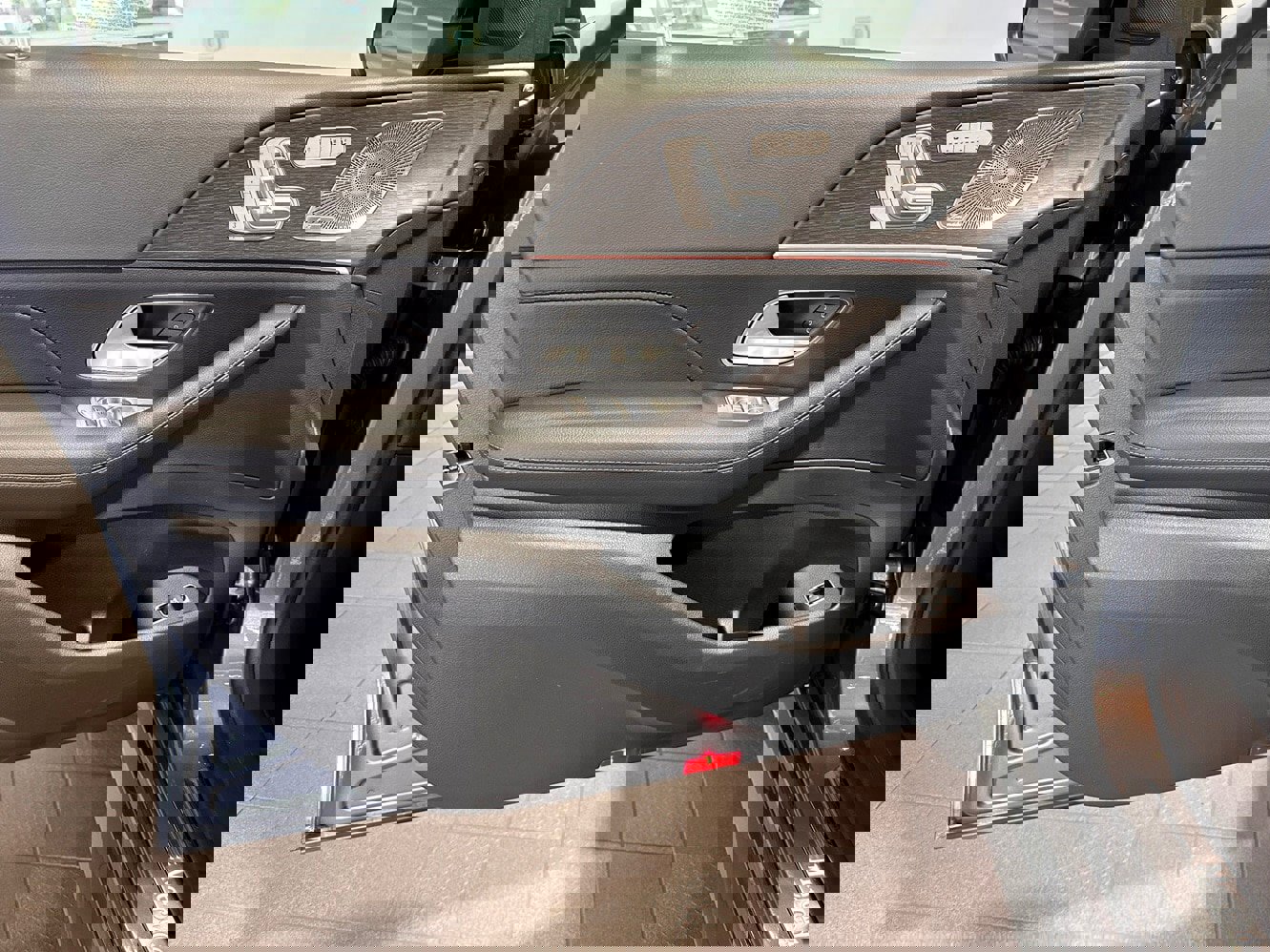 Used 2025 Mercedes-Benz GLE 580 4MATIC image 11